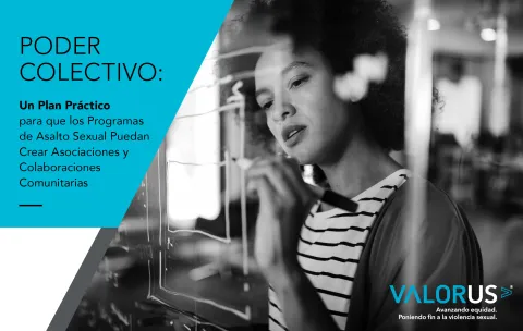 Imagen en escala de grises con una mujer escribiendo en tablero transparente con el logo de VALOR