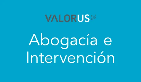 imagen azul con texto adogacia e intervencion con logo de VALORUS